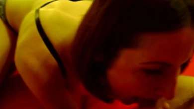 Беременная жена шикарно отсосала хуй мужа и получила порцию спермы себе на лицо