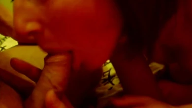 Беременная жена шикарно отсосала хуй мужа и получила порцию спермы себе на лицо