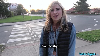 Снял на улице Праги блондинистую шлюшку и уговорил перепихнуться за небольшое баблишко