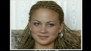 Молоденькая неформалочка Ника заполучила хуй Вудмана в свою худющую жопку